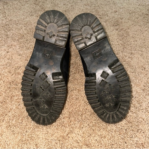 Doc Martens: ROMETTY WYOMING LEATHER PLATFORM CHELSEA BOOTS. - Picture 5 of 5